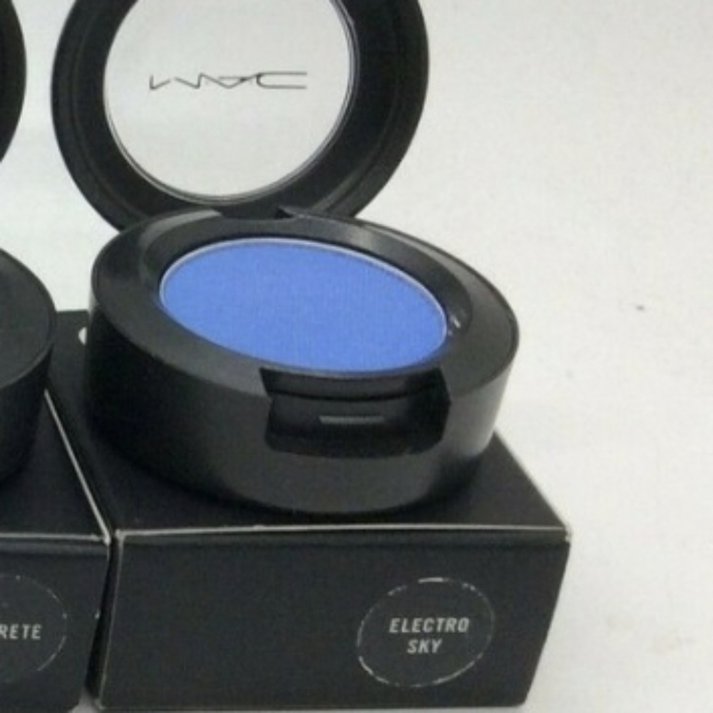 ❇️🧚‍♀️ELECTRO SKY Mac DISCONTINUED Eyeshadow Single NWT - Picture 5 of 7